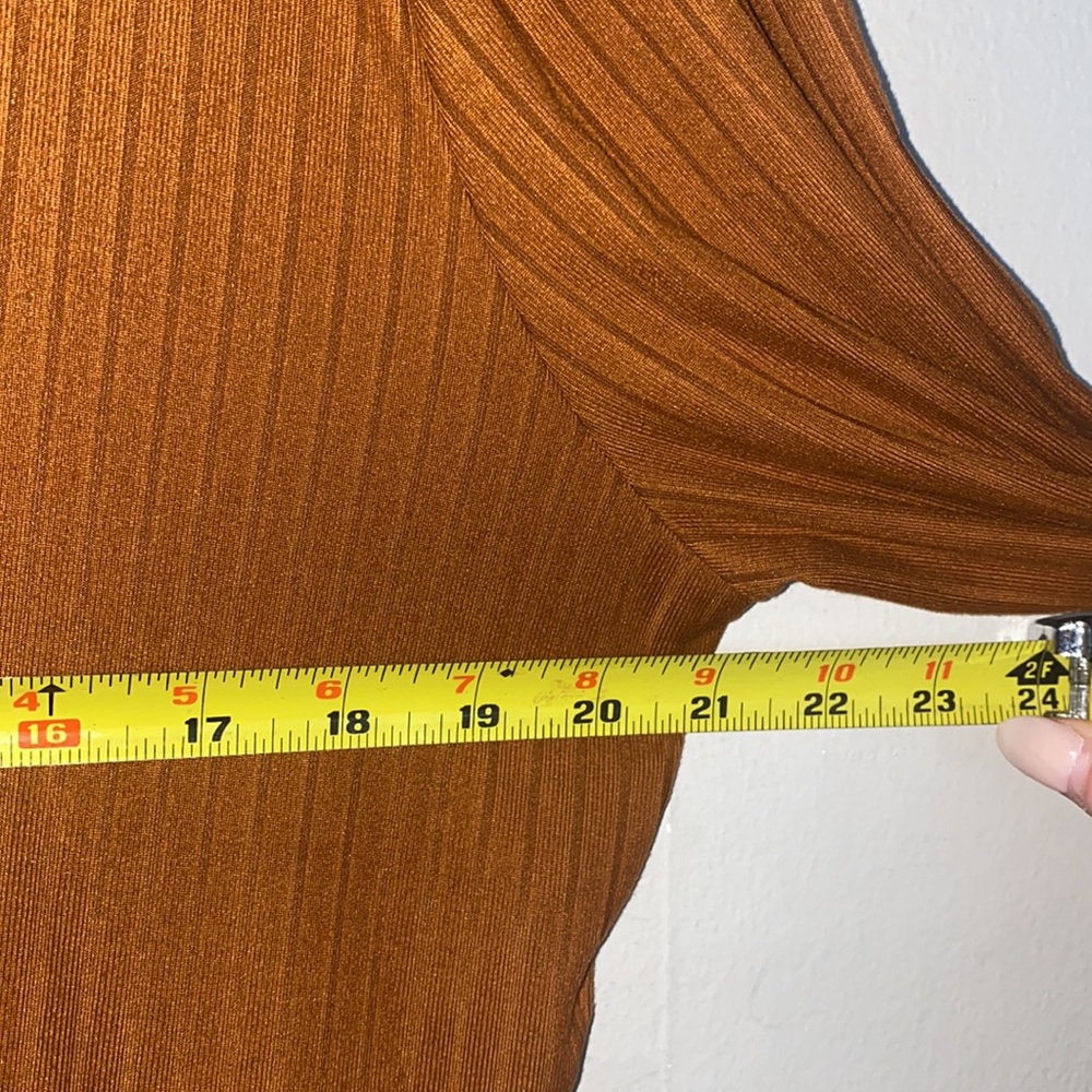 🪿Burnt orange ribbed long sleeved top! - Picture 5 of 6